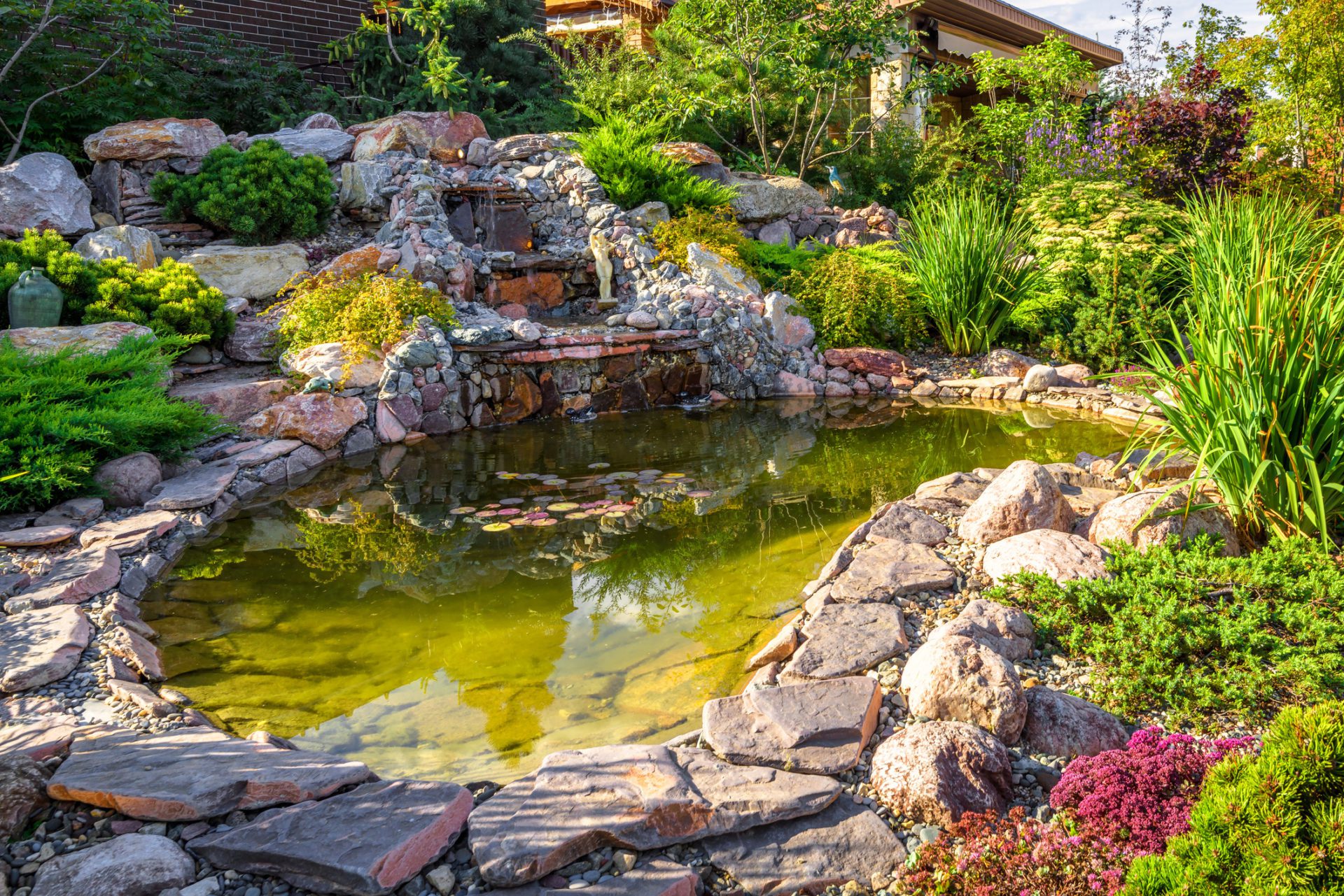 Things to consider when installing an outdoor water feature - All Metro Companies 