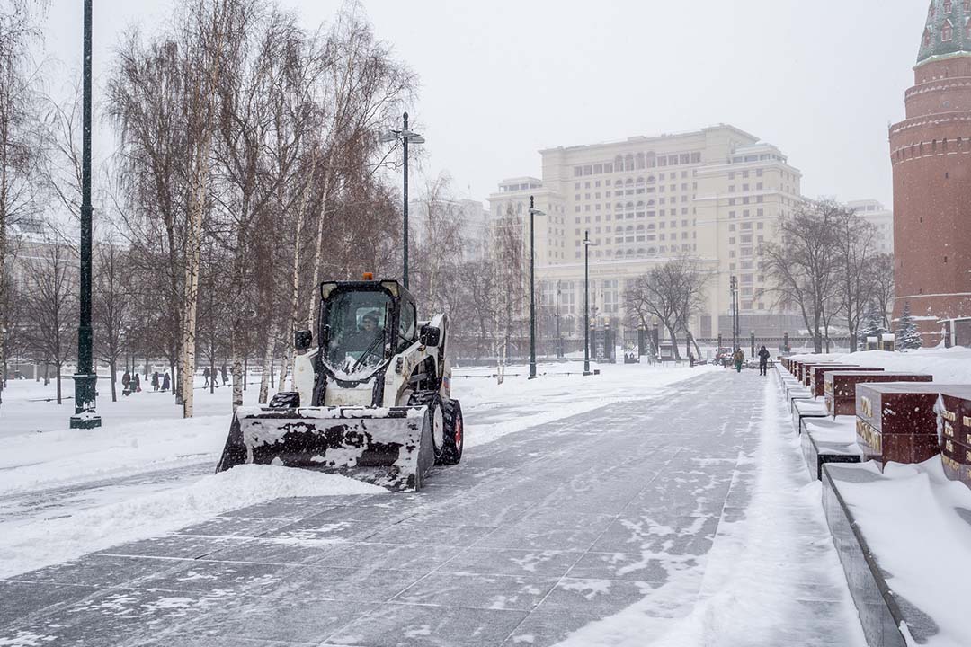 There are a few factors that impact cost of snow removal services