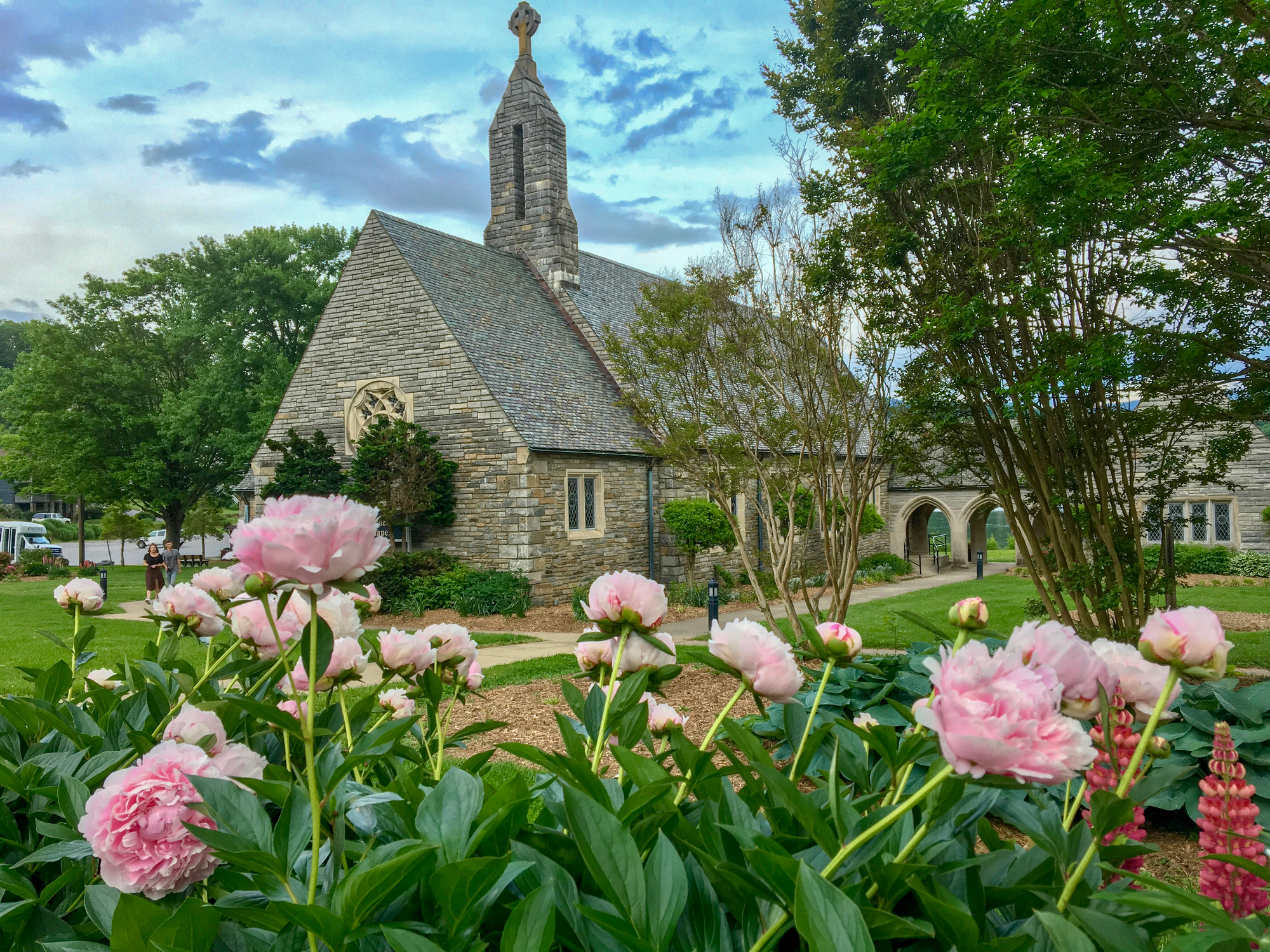 All-Metro has church landscape ideas including gardens and hardscaping. 